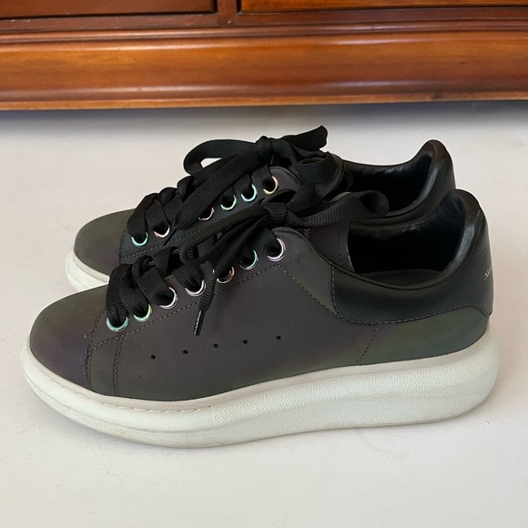Alexander McQueen Oversized Sneakers in Gray Iridescent Women’s Size 38.5/8.5 - Picture 4 of 16